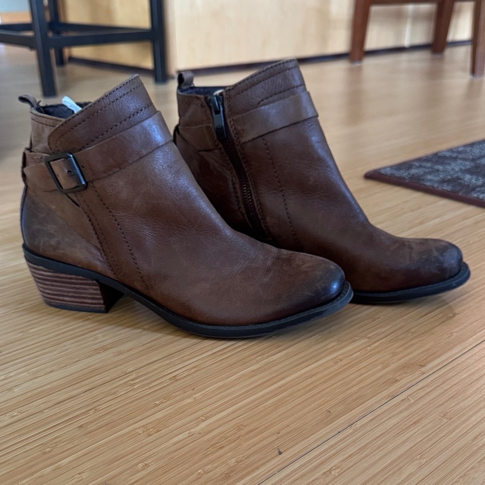 Vince Camuto Brown Leather Ankle Boots women size 8(38)